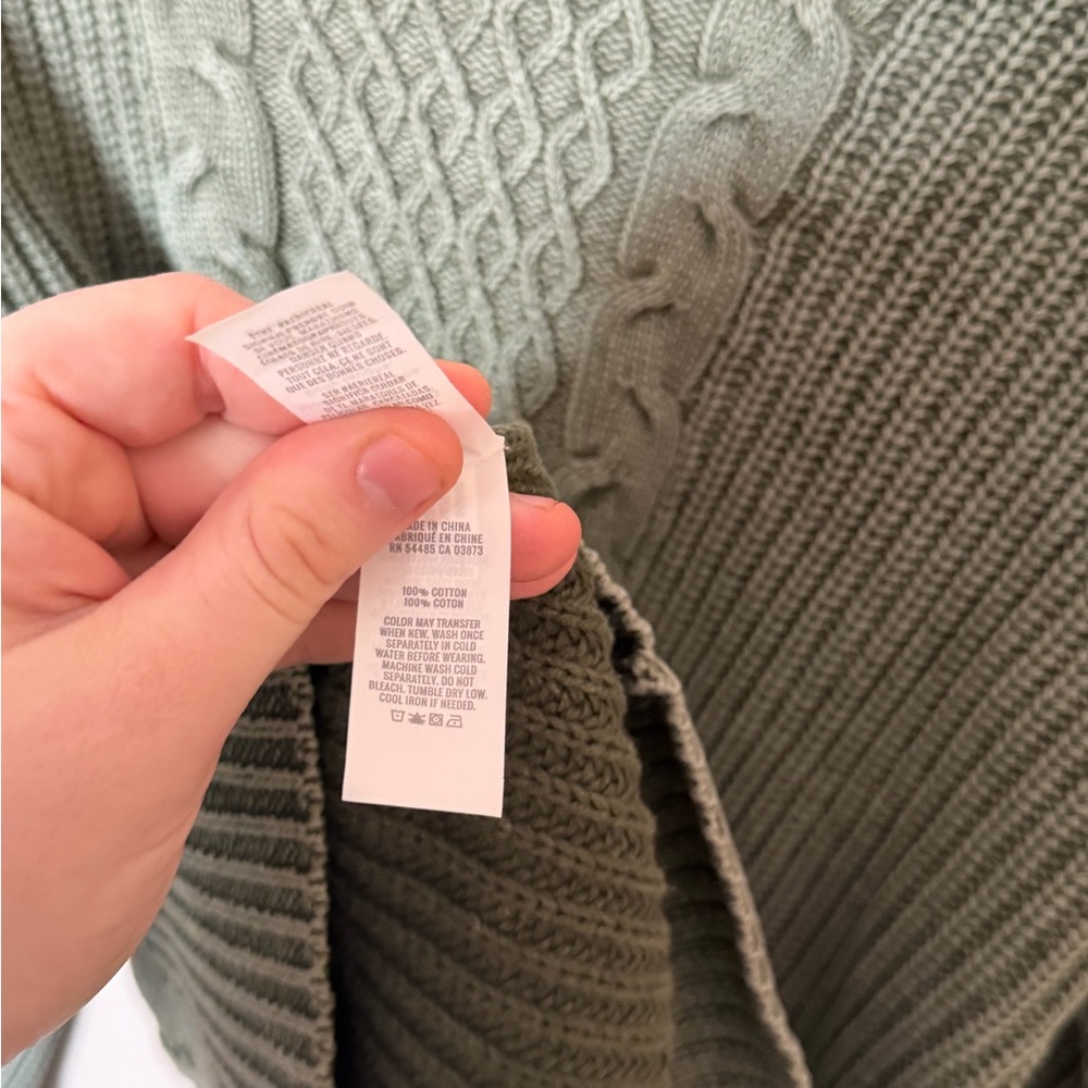 Aerie Oversized Cable Knit V-Neck Sweater Green Medium Chunky Slouchy Boho - Picture 6 of 6